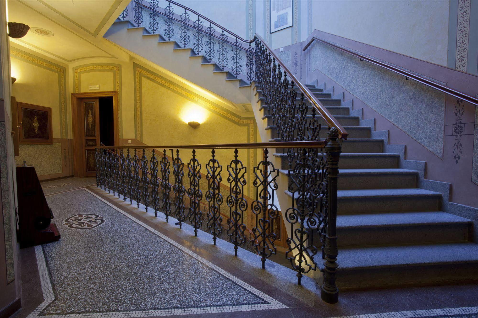 Deminka Palace Hotel 4*